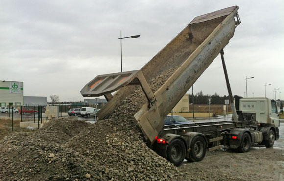Terrassement du terrain et pose du remblai