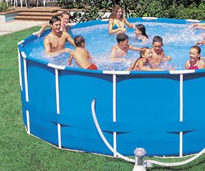 Piscine hors sol, piscine autoportée, piscine tubulaire : trois solutions pour vous jeter à l’eau !